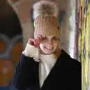 Czapka damska z wełny merino MOLTI z pomponem brązowa - Ciepła i stylowa