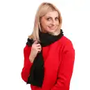 Ciepły szalik damski MOLTI SZD100 czarny - stylowy dodatek na zimę